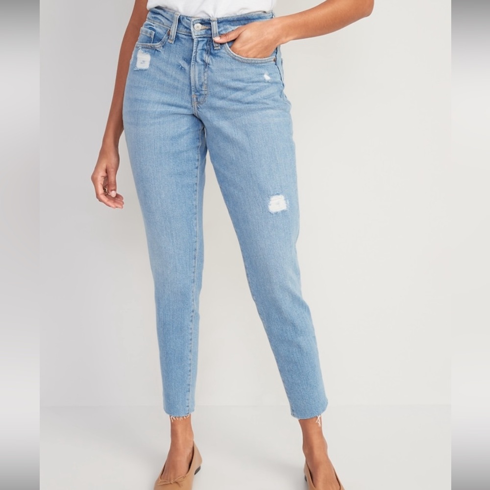 High Rise Straight Leg Distressed Jeans. Size 10.
